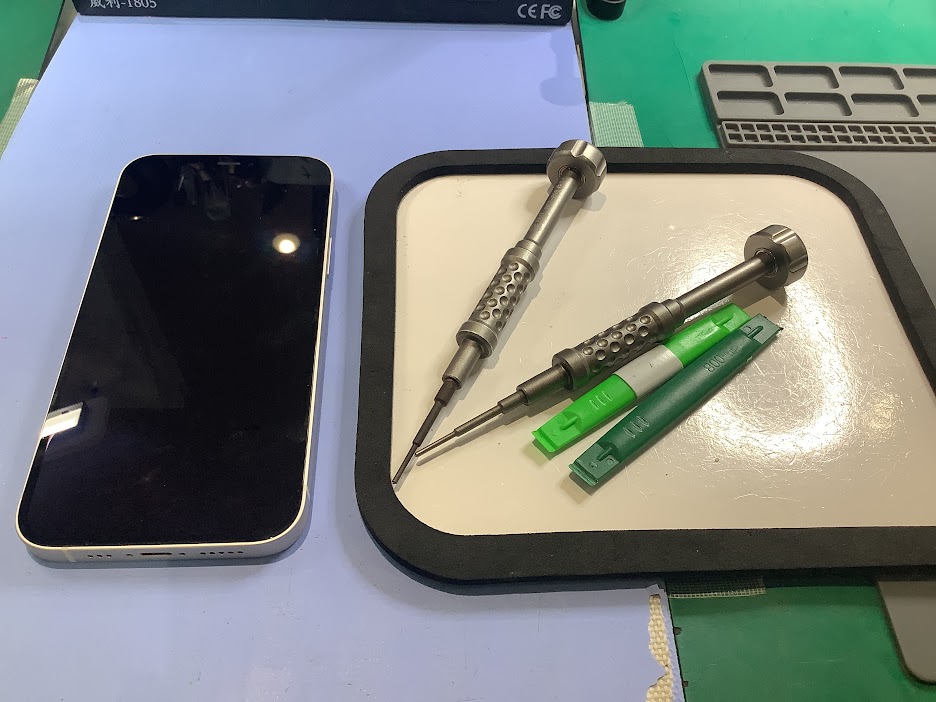 iPhone12の画面交換ならデータをそのまま・最短即日修理のスマホ修理工房ラザウォーク甲斐双葉店へ